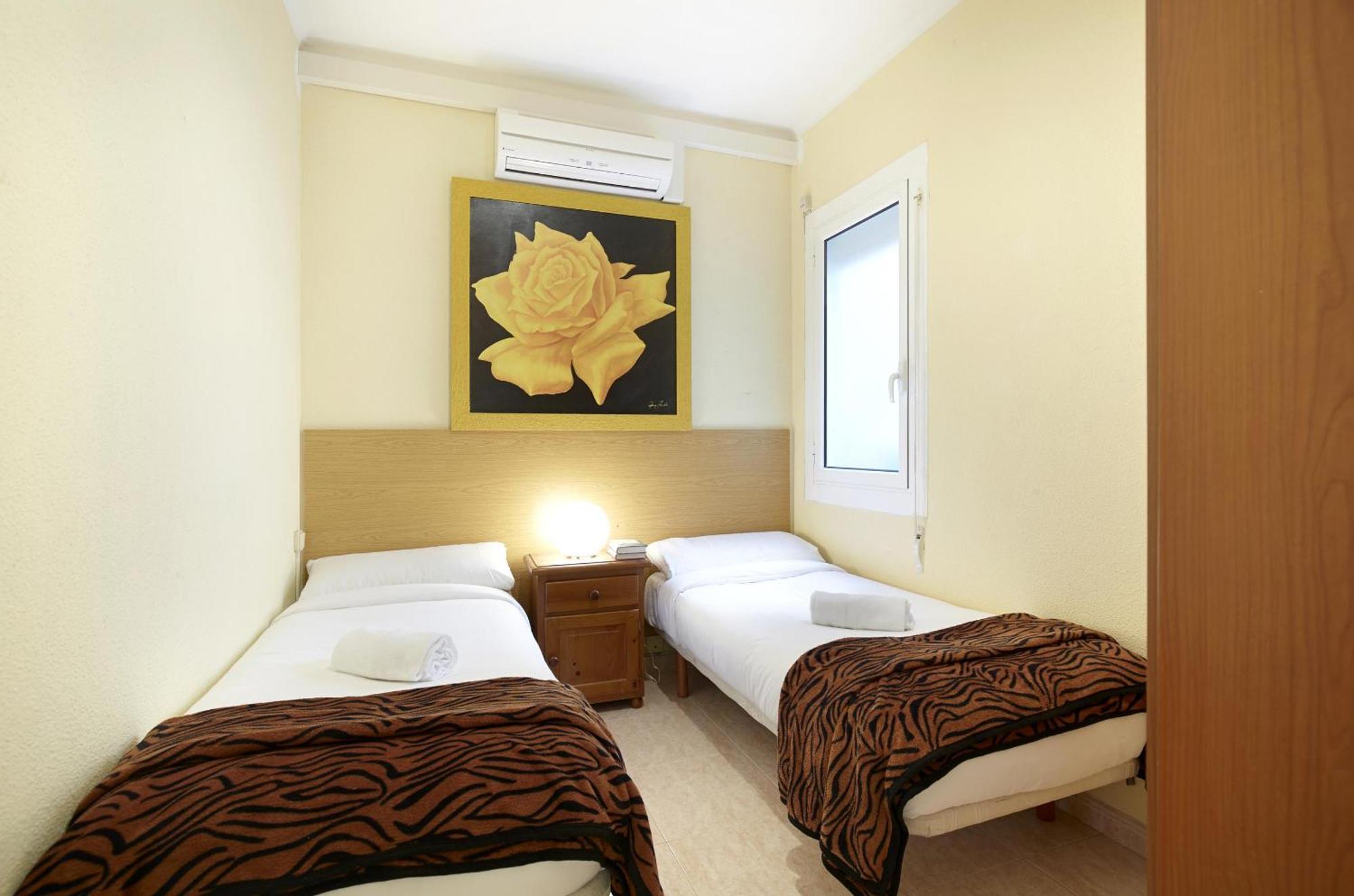 Apartamentos Calvet Barcelona Luaran gambar
