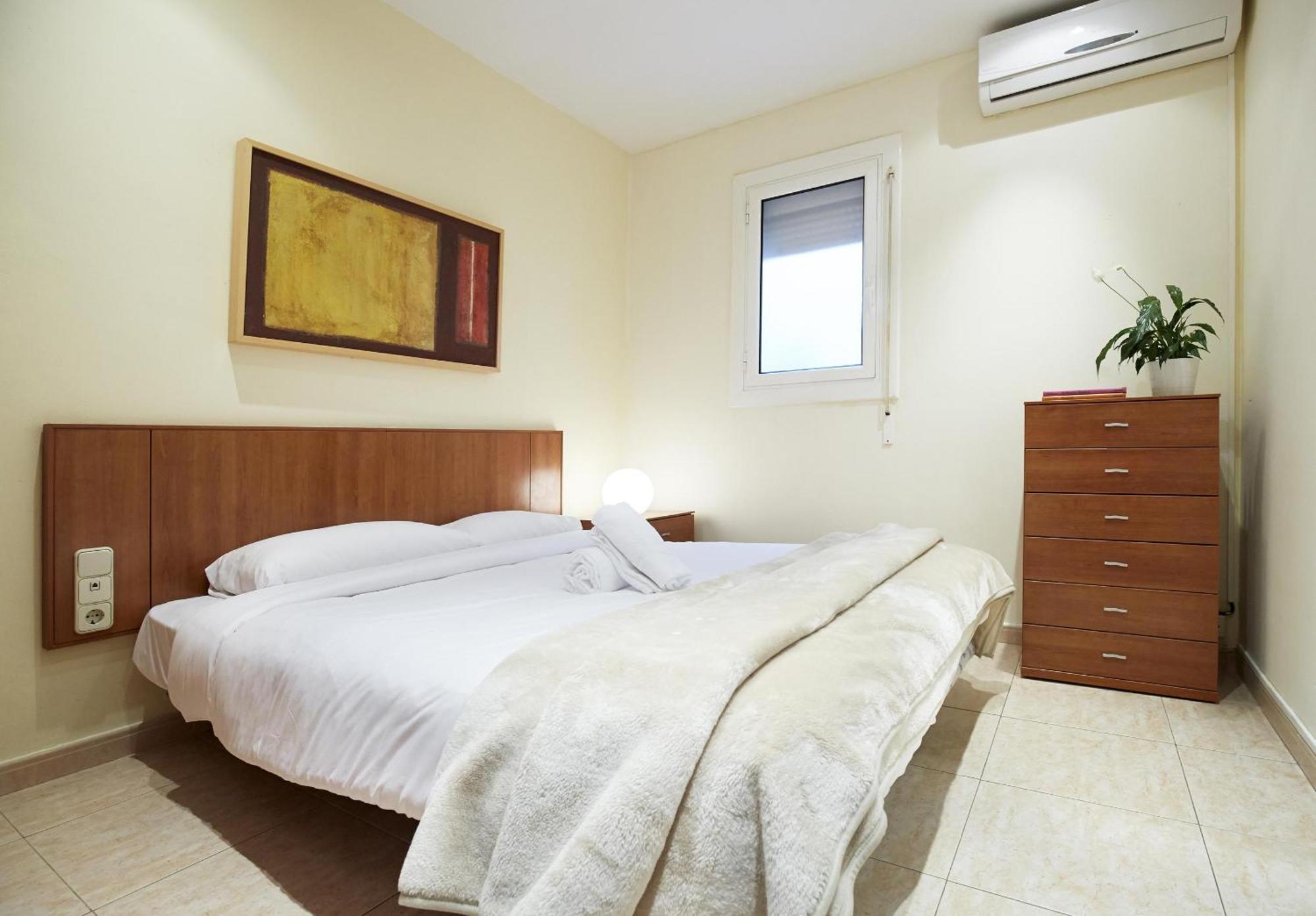 Apartamentos Calvet Barcelona Luaran gambar