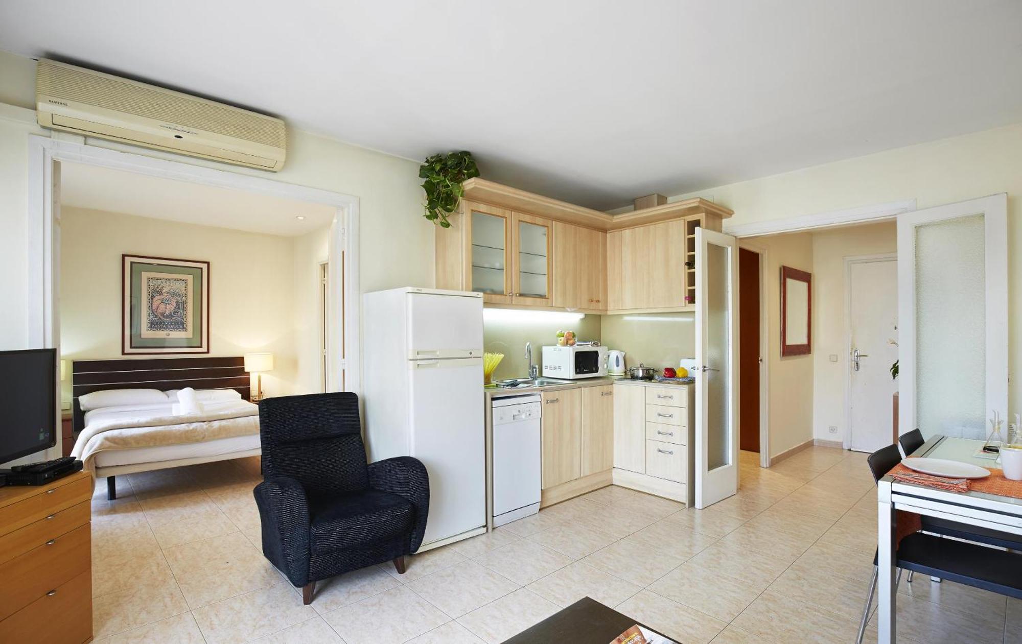 Apartamentos Calvet Barcelona Luaran gambar