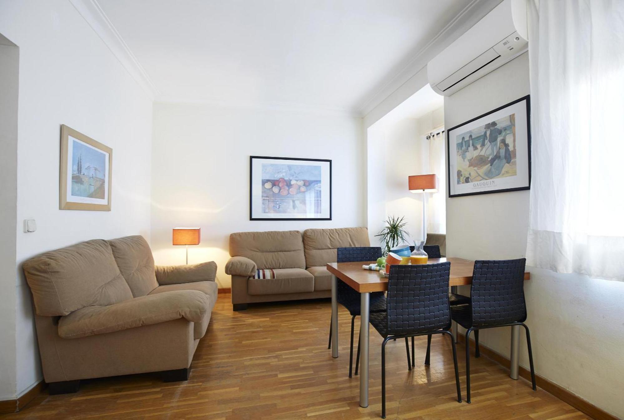 Apartamentos Calvet Barcelona Luaran gambar