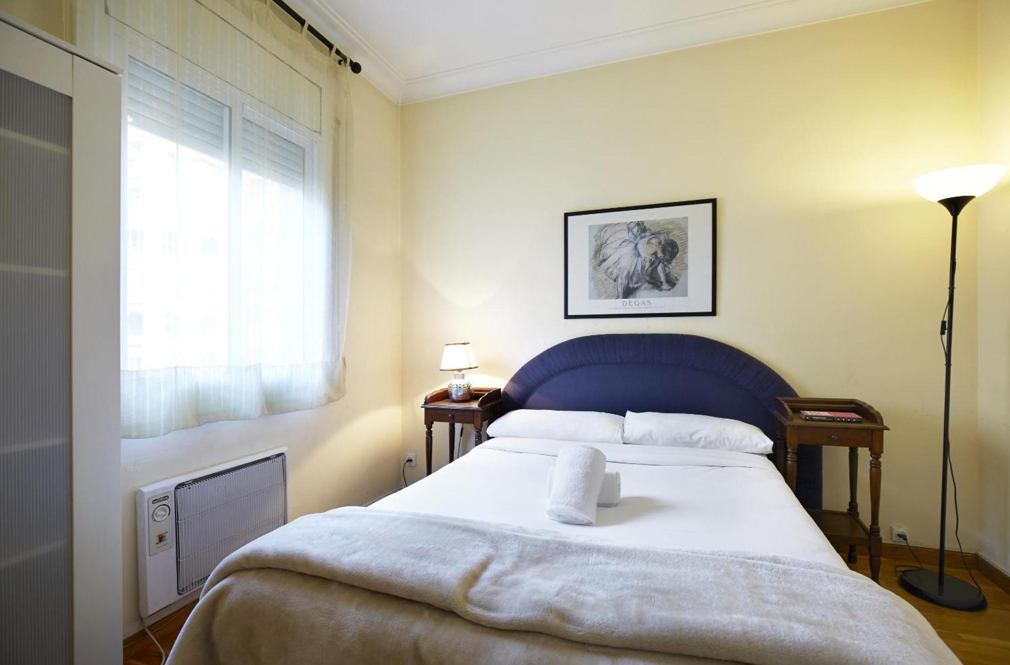 Apartamentos Calvet Barcelona Luaran gambar